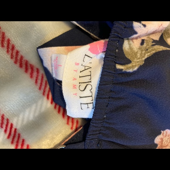 Women’s romper - brand new. Navy blue with floral design. Size Large. - Picture 8 of 9